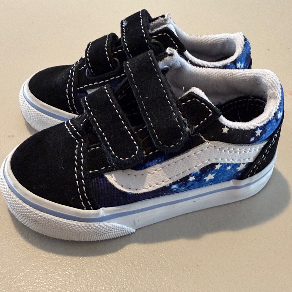 Kids Vans Black and Blue Star Old Skool Sneakers size 4.5 Stars Perfect for 4th